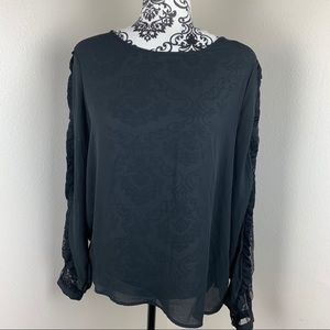 NWT.Who what wear. Black blouse w/lace 🌺